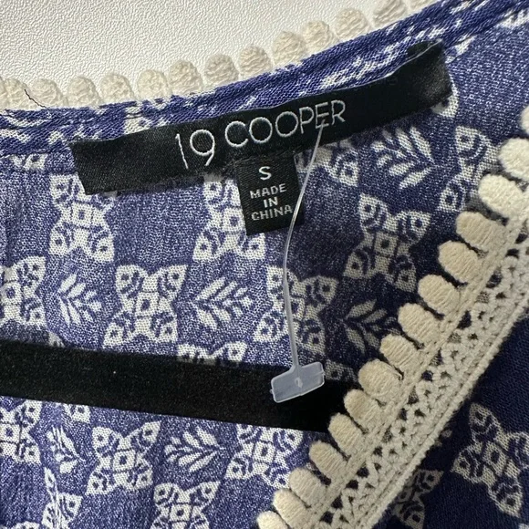 19 Cooper Blue and White Patterned beach style. - Picture 3 of 8